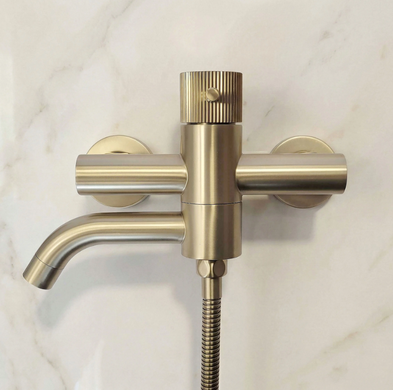 Смеситель для ванны REA LUNGO STRIPE BRUSHED GOLD с изливом